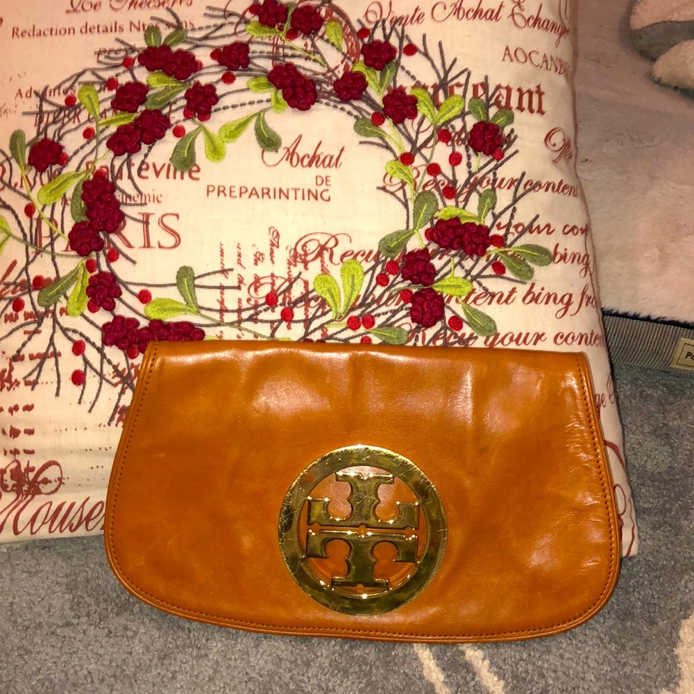 Tory Burch small bag with large gold logo